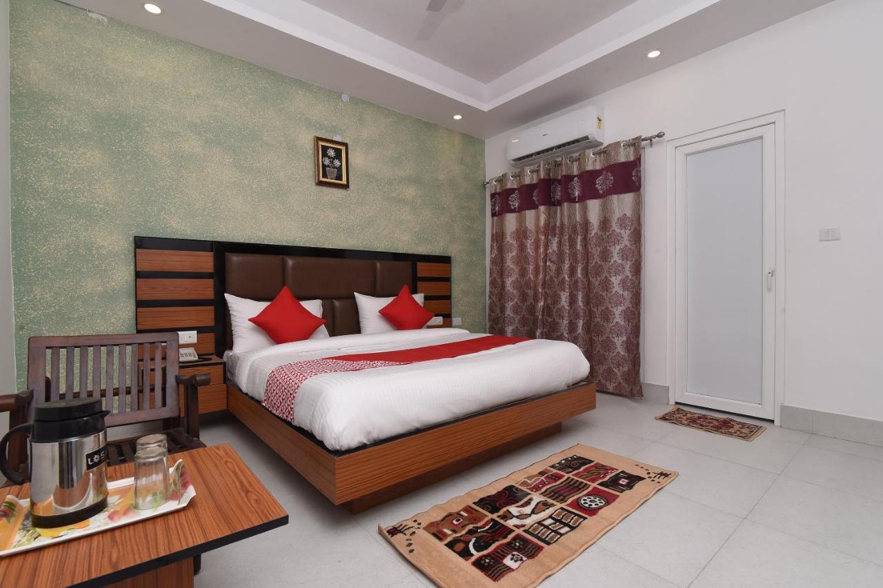 Capital O 13310 Noida Suites Exterior foto