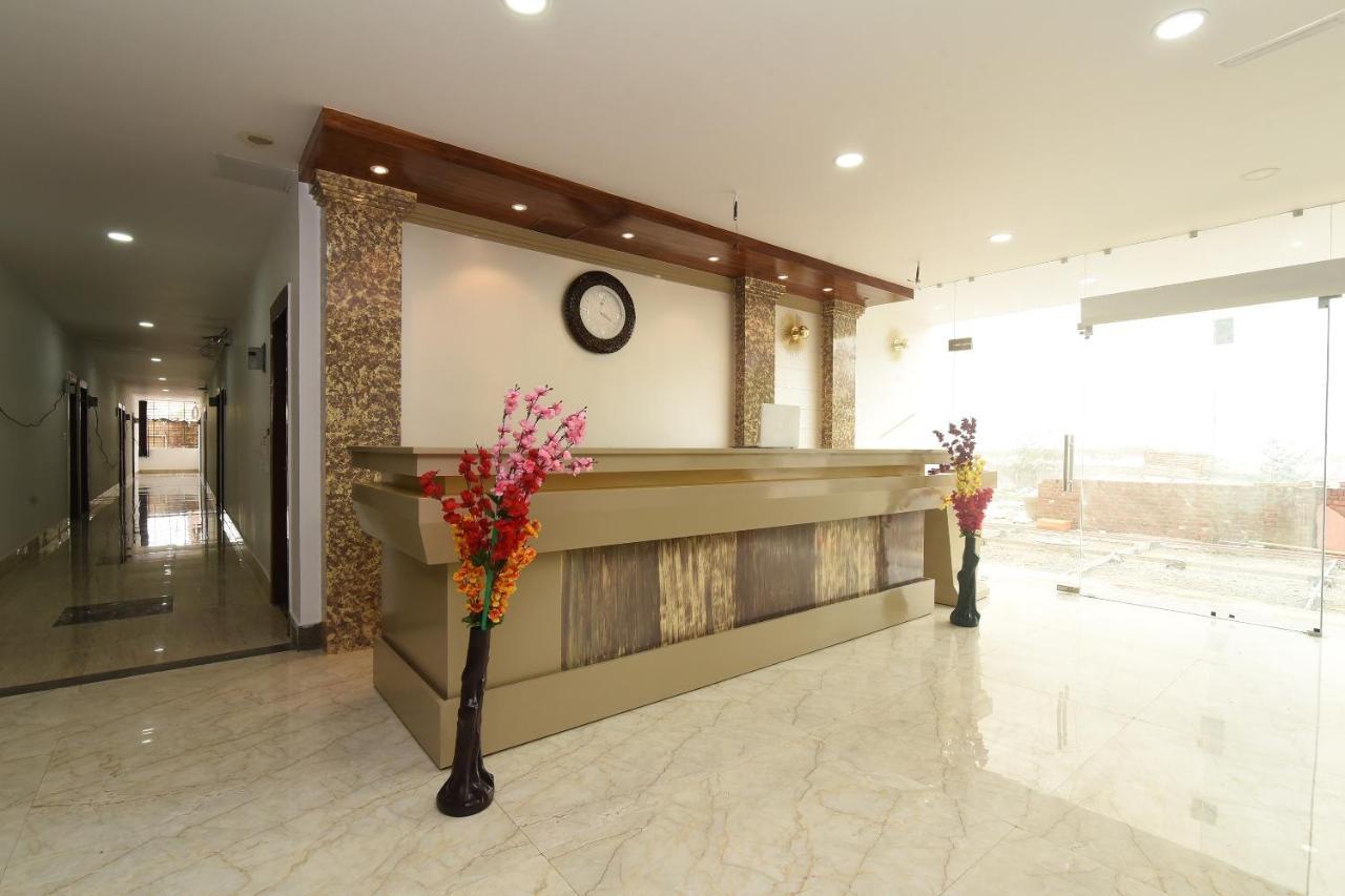 Capital O 13310 Noida Suites Exterior foto