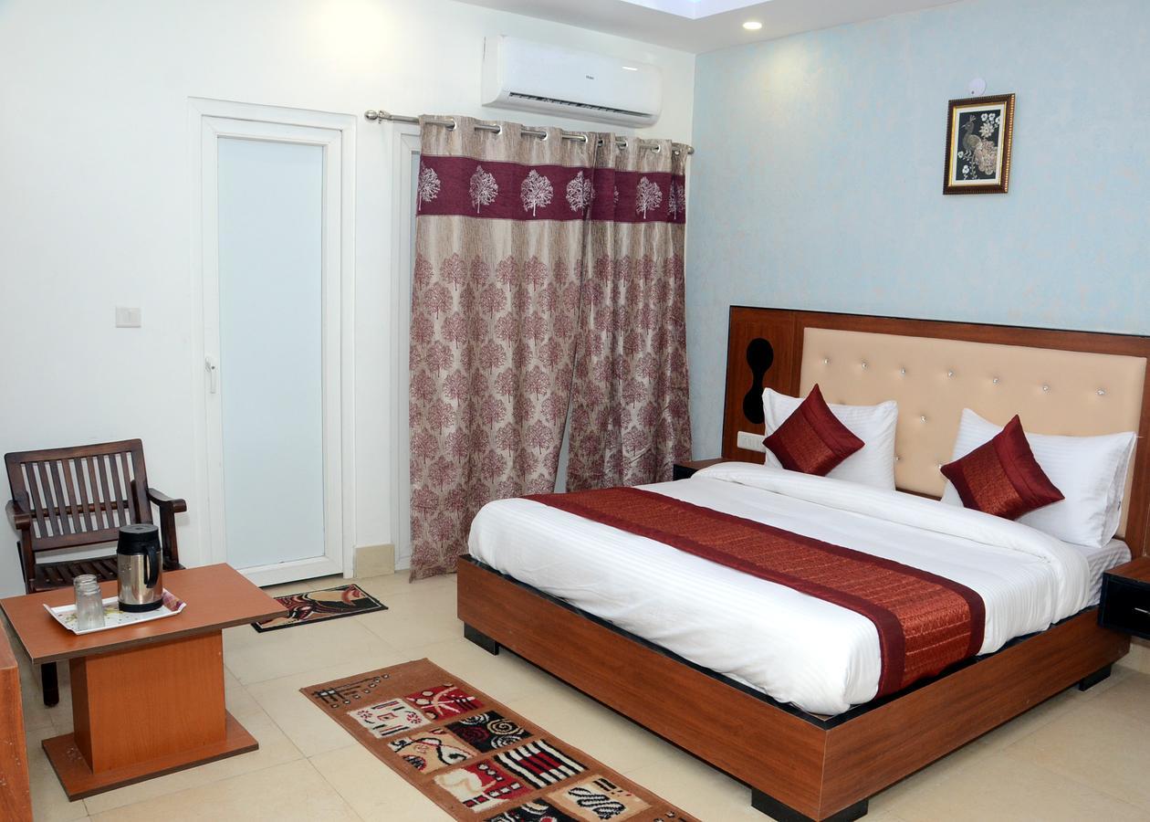 Capital O 13310 Noida Suites Exterior foto